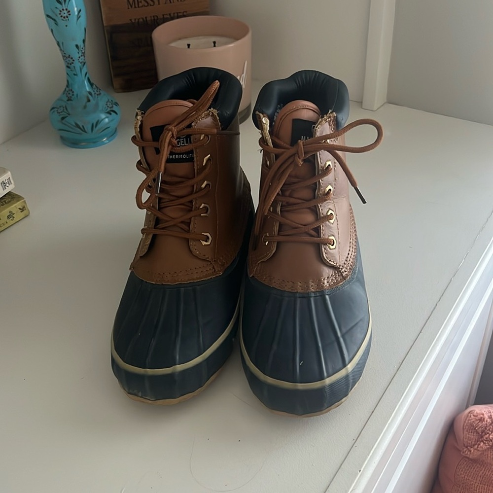 woman’s Magellan outdoors boots size 9 brown and navy
